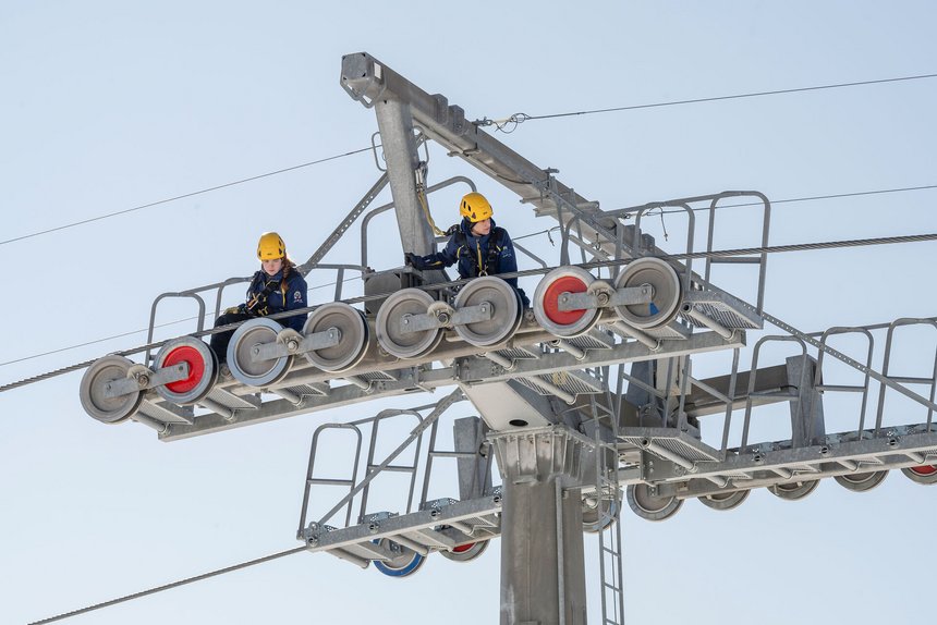 2025-engadin-stmoritz-mountains-seilbahnmechatronikerin-luna-4087